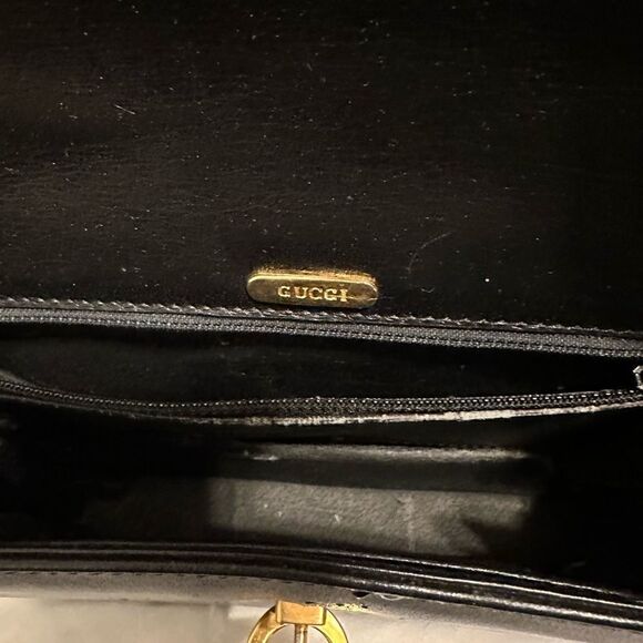 Classic vintage design in leather with gold-tone hardware - Picture 12 of 13